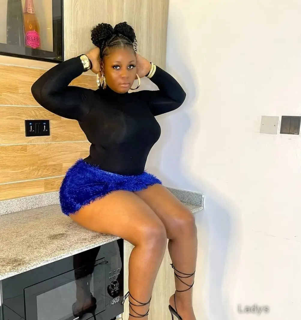 Lisa, 24 years old Guangzhou escort girl with big tits, height  sm, Weight  kg