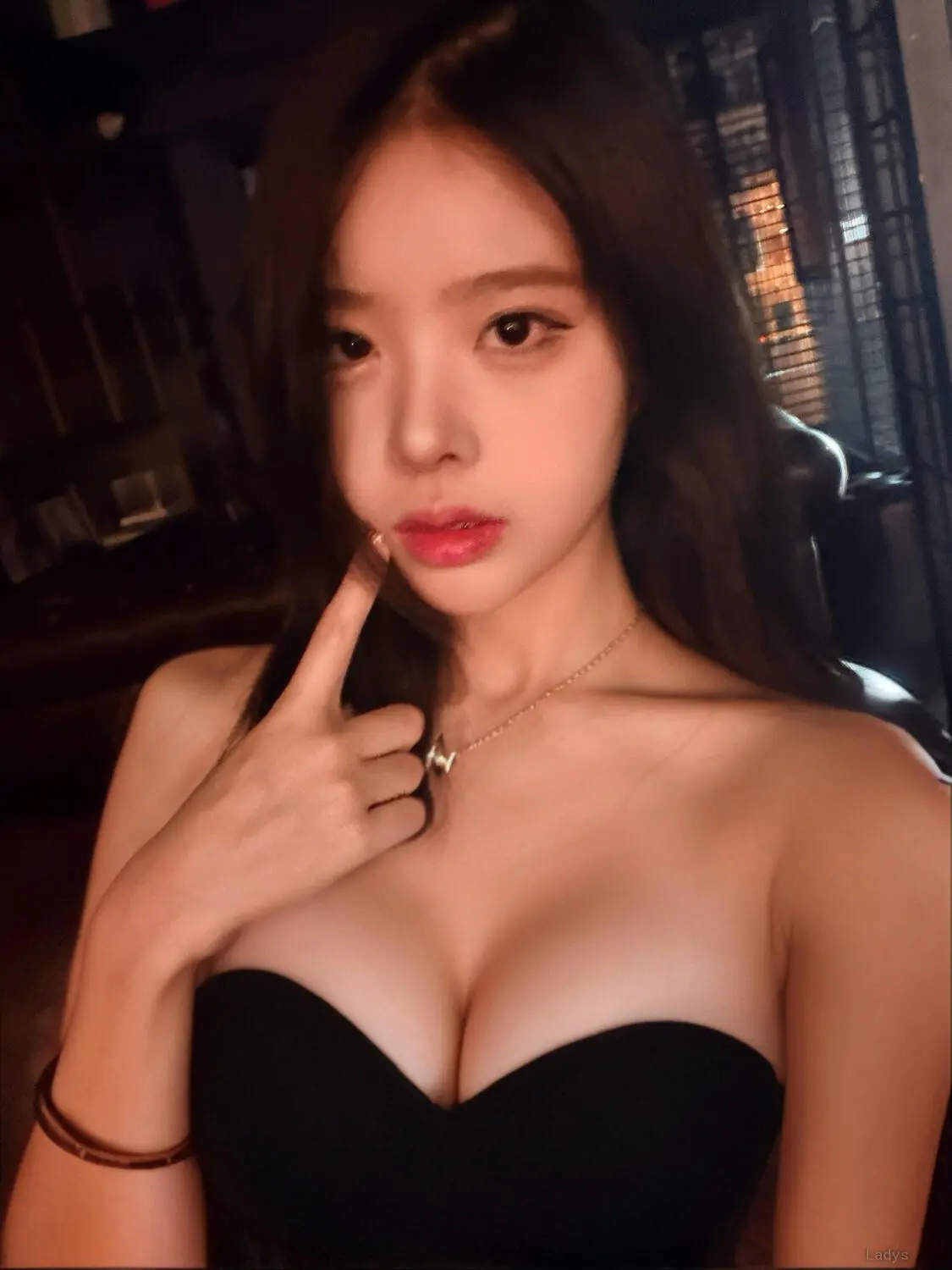 Lisa, 23 years old Guangzhou escort girl with big tits, height 163 sm, Weight 45 kg