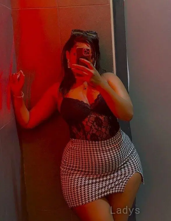 Sandra, 26 years old Guangzhou escort girl with big tits, height 175 sm, Weight kg