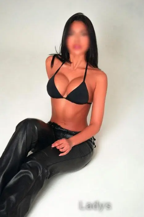 Gina, 25 years beautiful nude Guayaquil escorts girl, height 170 sm, Weight 55 kg