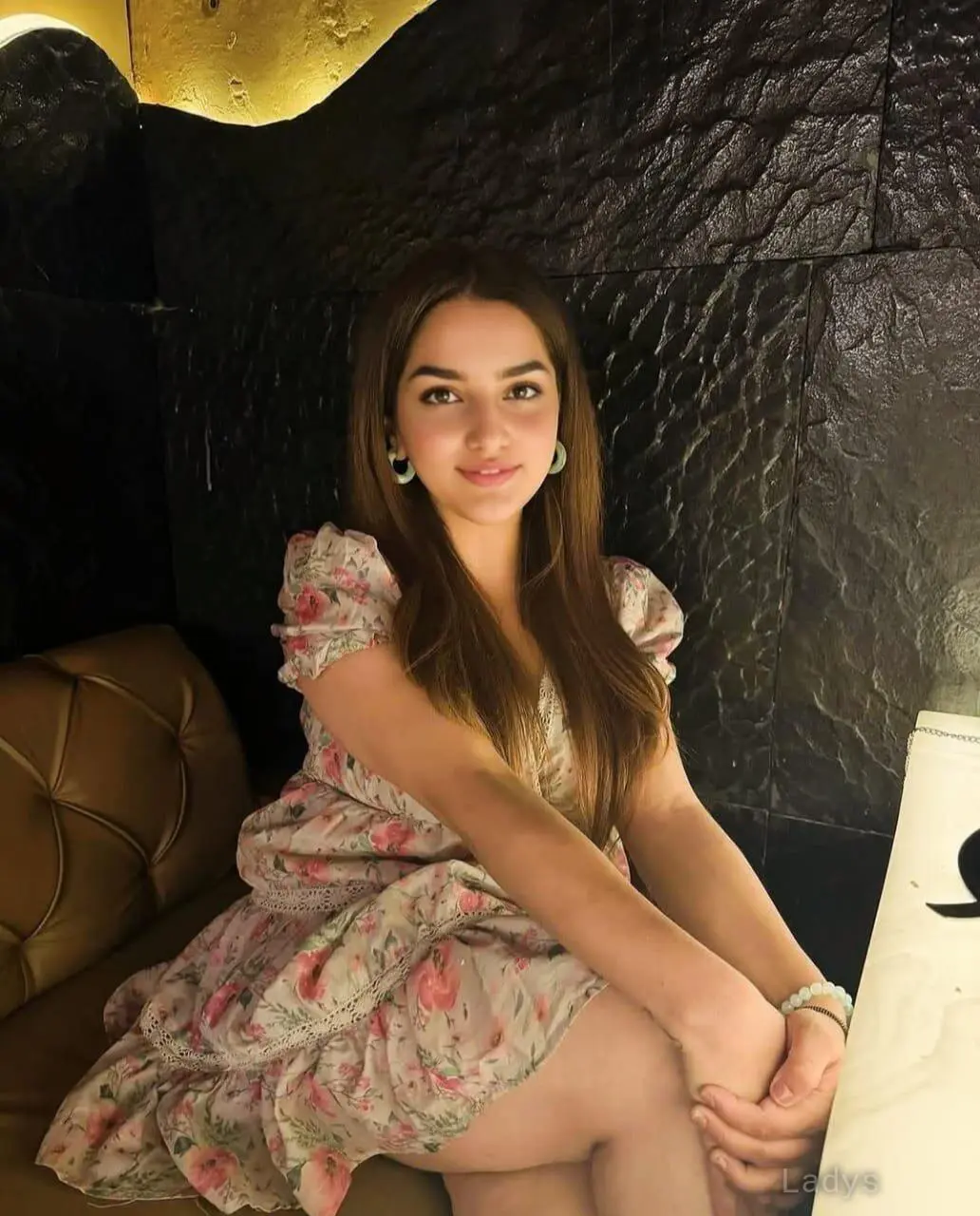 Riya, 21 years old Guntur escort girl with big tits, height 153 sm, Weight  kg