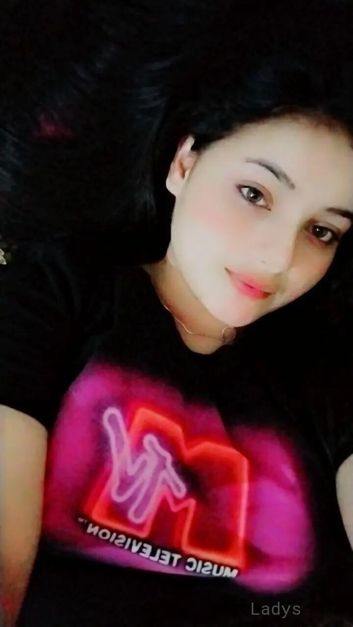 Freya, 23 years old Gurgaon escort girl with big tits, height 168 sm, Weight  kg