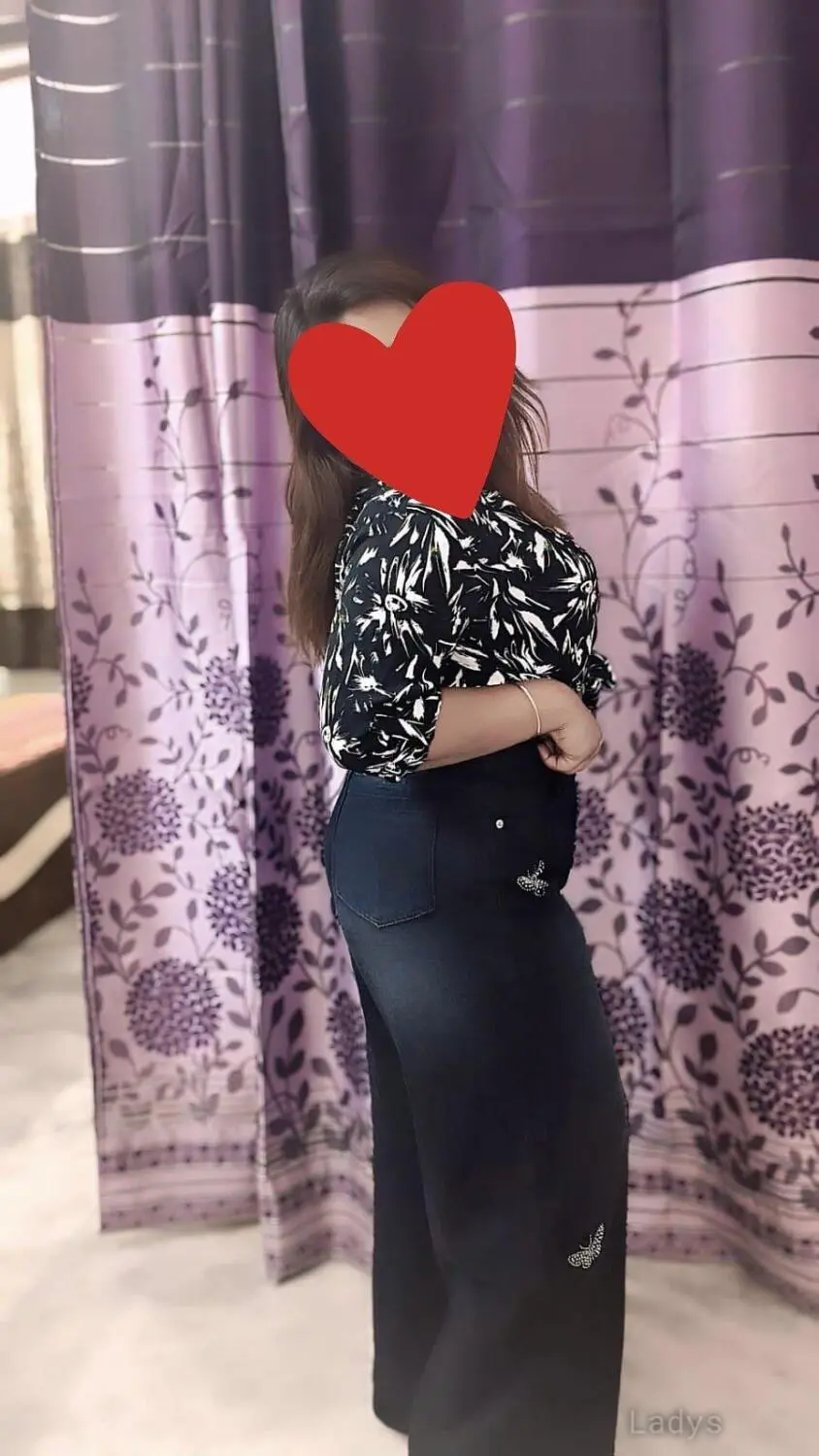Henika, 24 years old Gurgaon escort girl with big tits, height 163 sm, Weight  kg