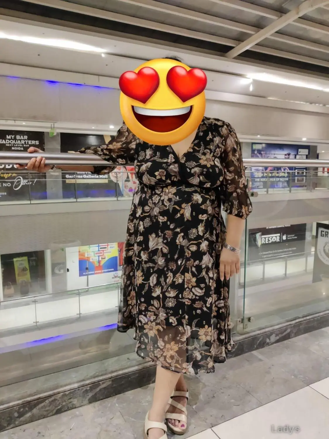 Iris, 32 years old Gurgaon escort girl with big tits, height  sm, Weight  kg