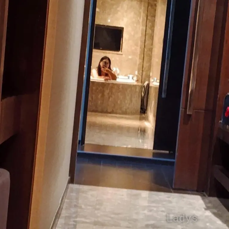 Kate, 20 years old Gurgaon escort girl with big tits, height  sm, Weight  kg