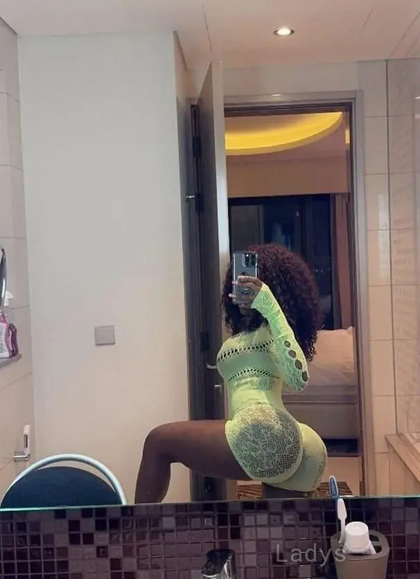 Shammy, 24 years old Gurgaon escort girl with big tits, height  sm, Weight  kg