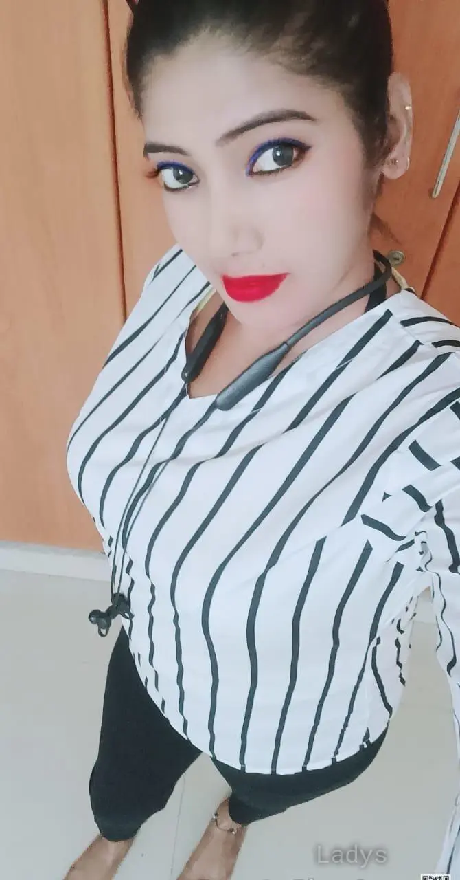 Cindy, 23 years beautiful nude Gurgaon escorts girl, height 155 sm, Weight  kg