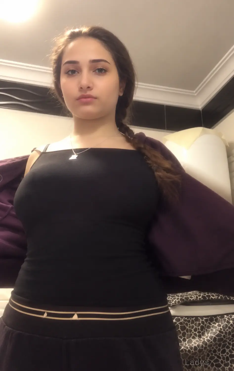 Kajal video call service or meet, 23 years beautiful nude Gurgaon escorts girl, height 159 sm, Weight 52 kg