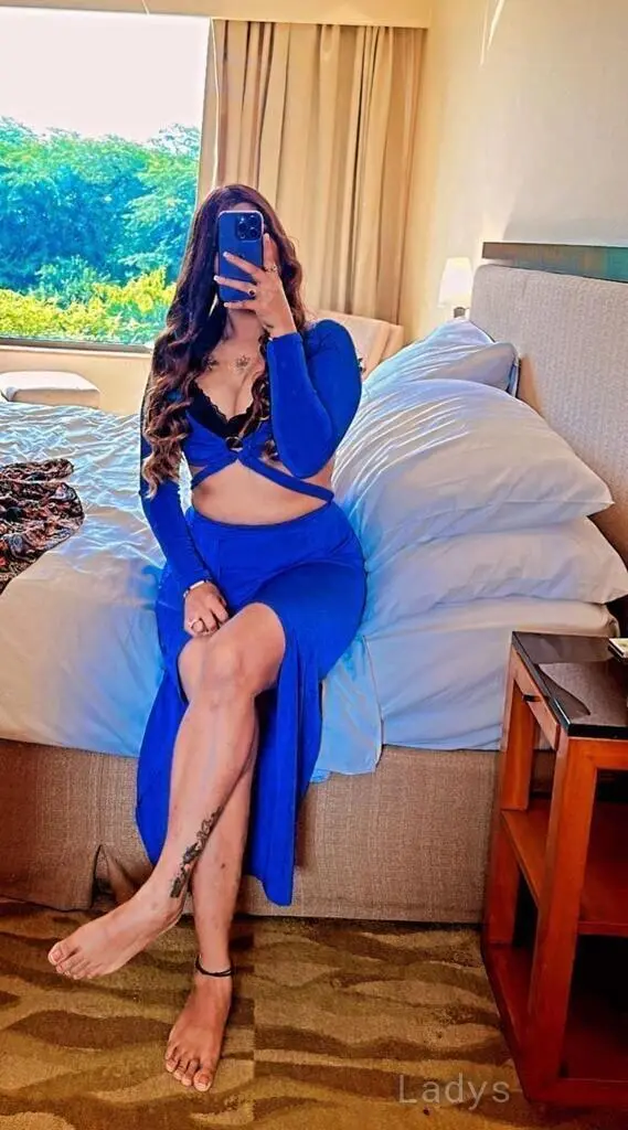 Kareena Escorts, 24 years beautiful nude Gurgaon escorts girl, height 152 sm, Weight  kg