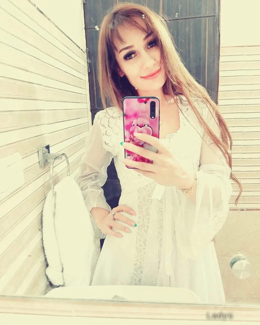 Linda, 21 years beautiful nude Gurgaon escorts girl, height 170 sm, Weight kg