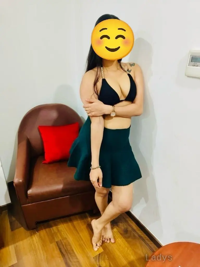 Lisa, 21 years beautiful nude Gurgaon escorts girl, height 165 sm, Weight kg