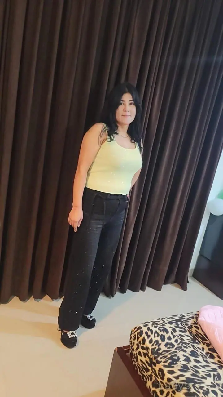 Mia, 24 years beautiful nude Gurgaon escorts girl, height 160 sm, Weight kg