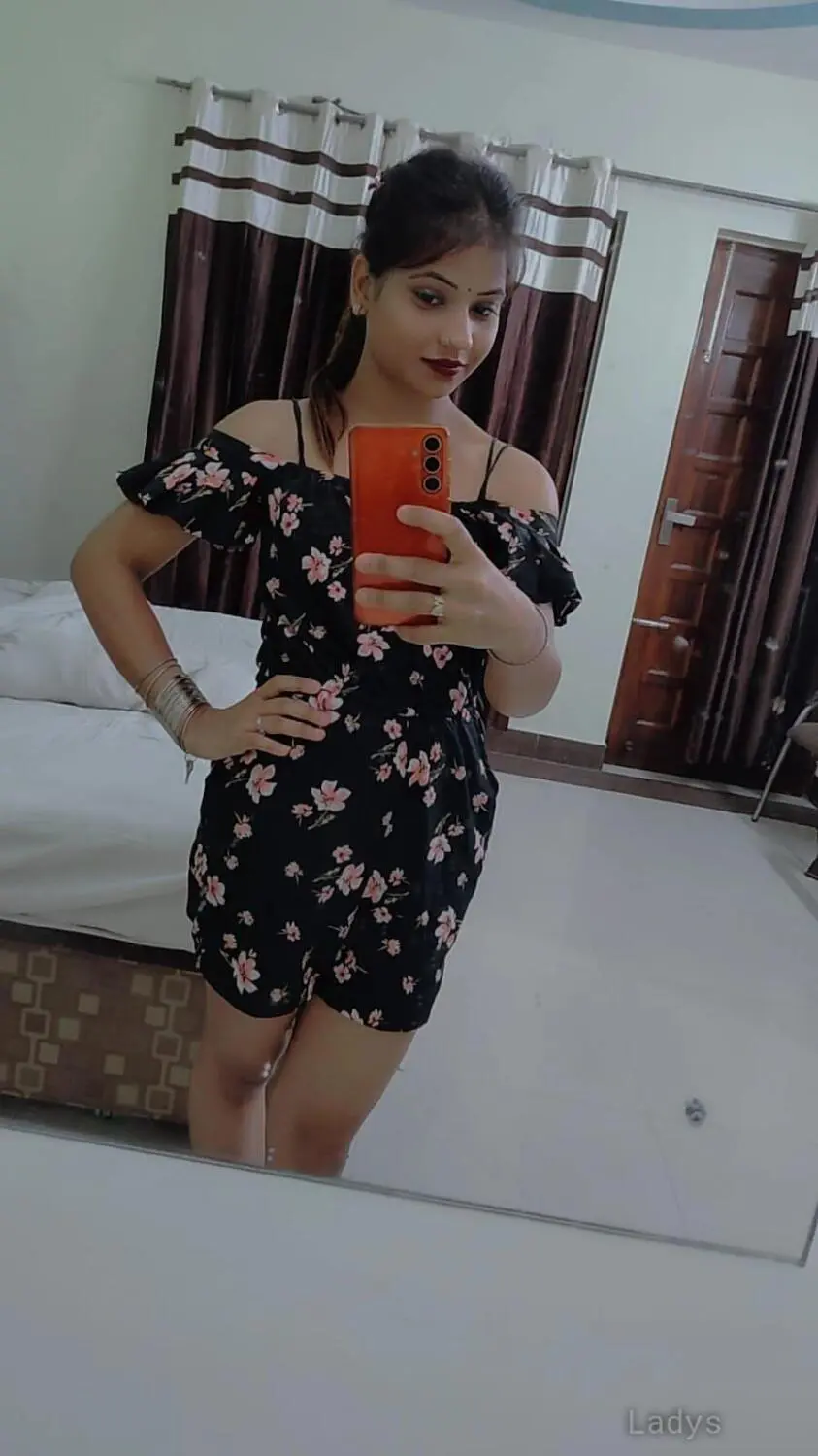 Mohit, 21 years beautiful nude Gurgaon escorts girl, height 173 sm, Weight kg