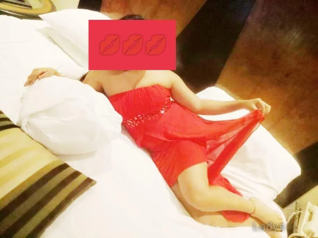Monica, 21 years beautiful nude Gurgaon escorts girl, height 165 sm, Weight kg