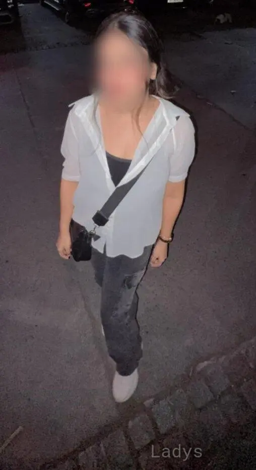 Neha, 21 years beautiful nude Gurgaon escorts girl, height 165 sm, Weight kg
