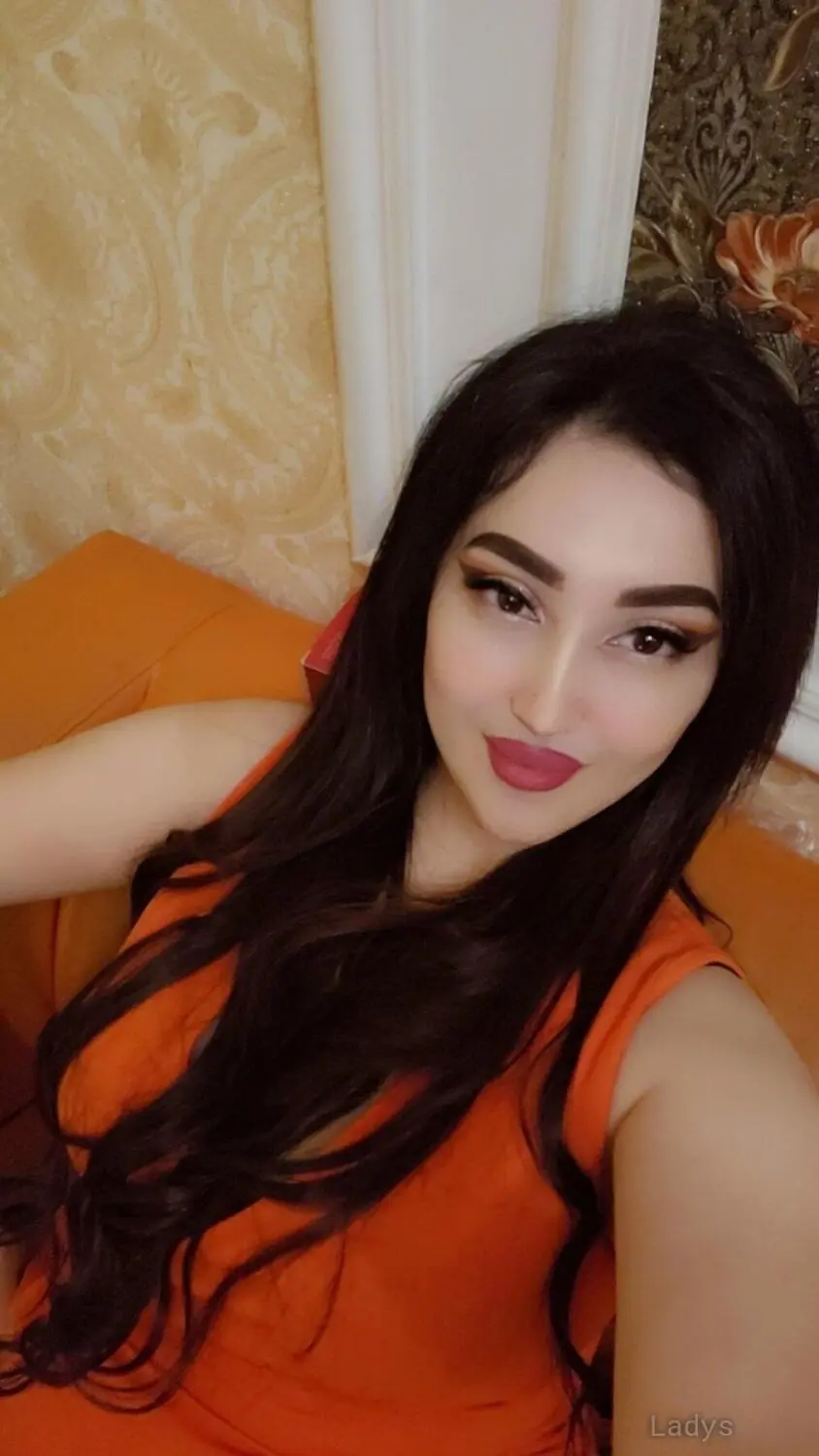 Roshni Joshi, 24 years beautiful nude Gurgaon escorts girl, height 170 sm, Weight kg