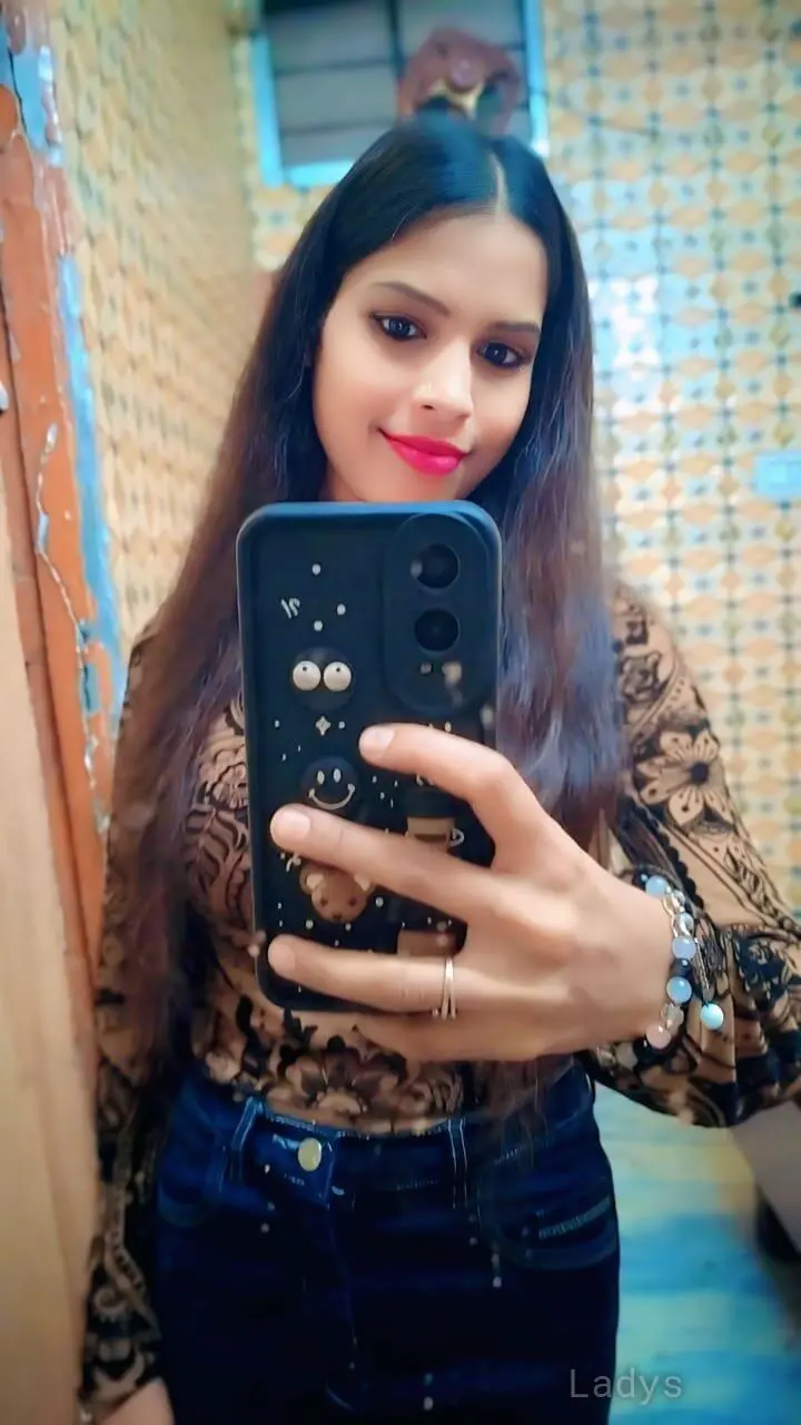 Sadie, 20 years beautiful nude Gurgaon escorts girl, height 173 sm, Weight  kg
