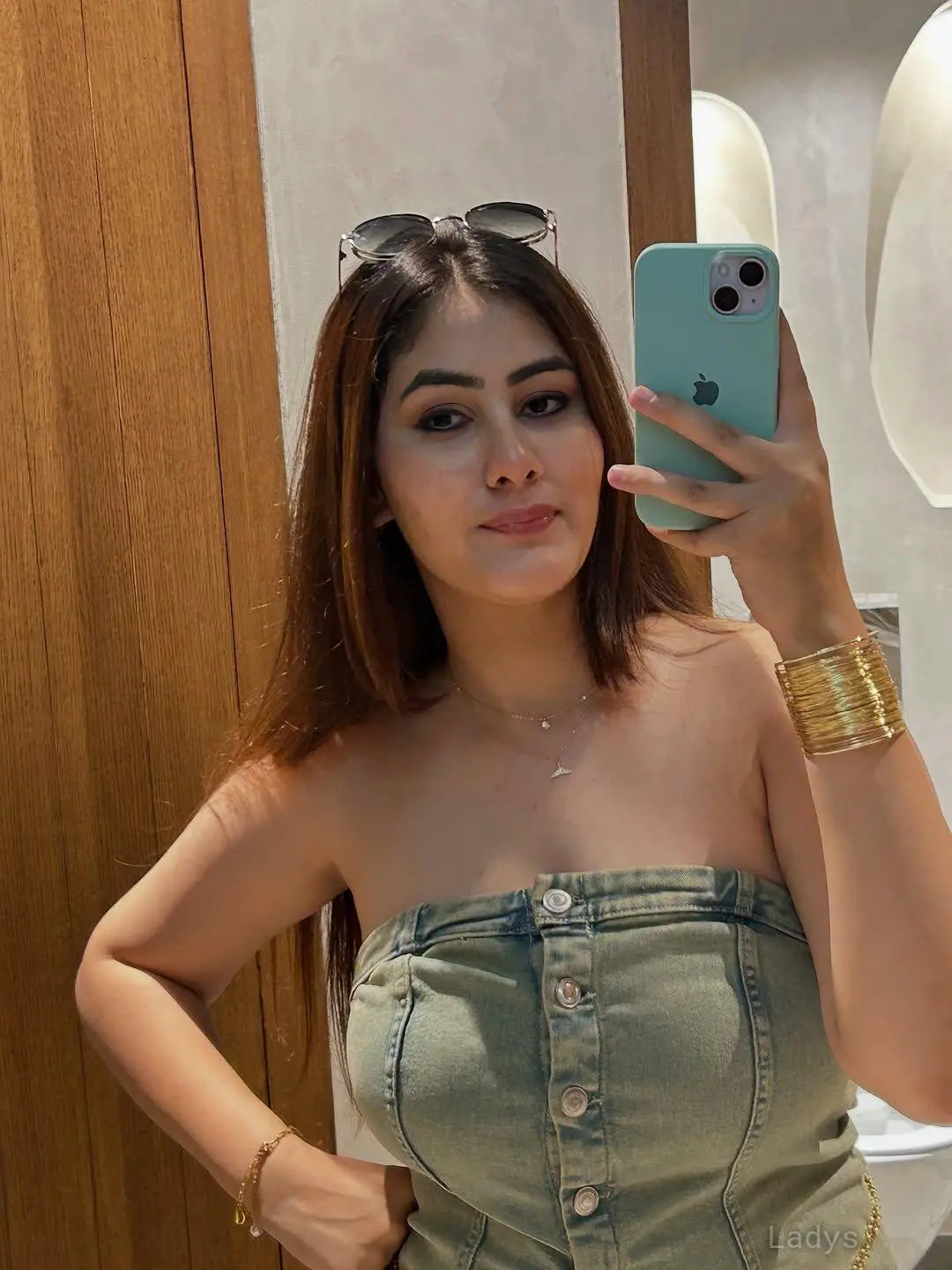 Emma, 23 years old Guwahati escort girl with big tits, height 154 sm, Weight  kg