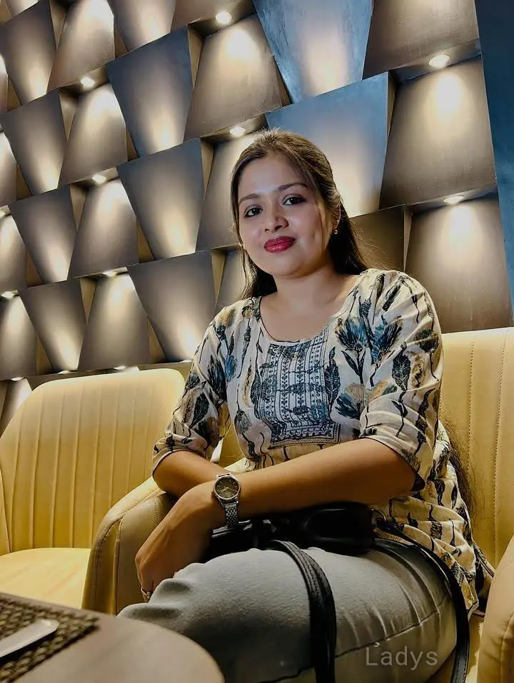 Payal, 21 years old Guwahati escort girl with big tits, height  sm, Weight  kg