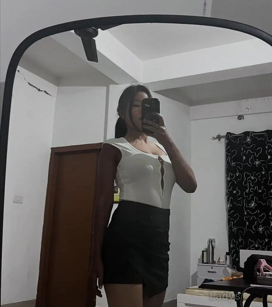 Dhansree, 24 years beautiful nude Guwahati escorts girl, height 165 sm, Weight  kg