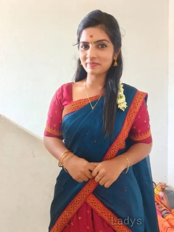 Kavya, 22 years beautiful nude Guwahati escorts girl, height 154 sm, Weight kg