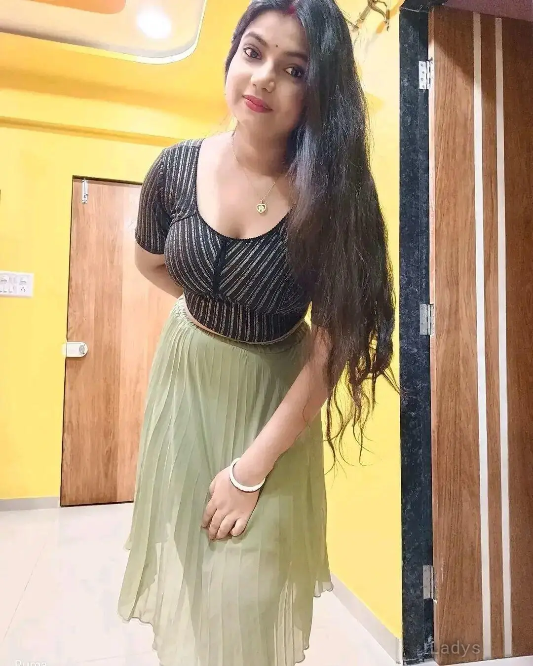 Komal, 21 years beautiful nude Guwahati escorts girl, height 165 sm, Weight kg