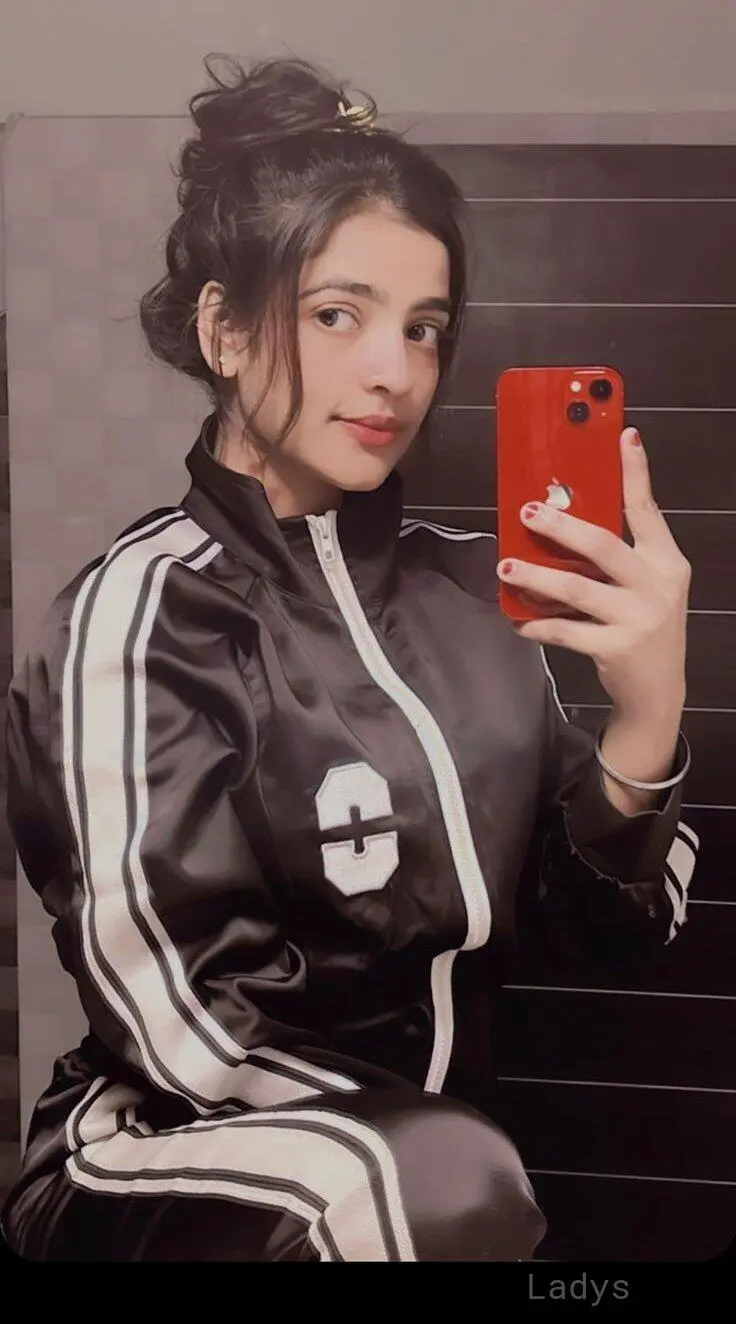 Nidhi, 21 years beautiful nude Guwahati escorts girl, height 153 sm, Weight kg