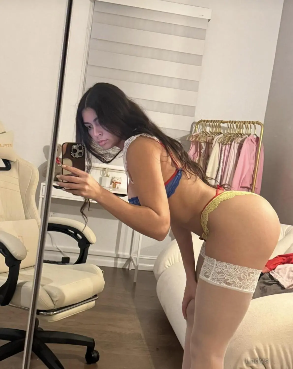 Elysa, 26 years old Hamburg escort girl with big tits, height 172 sm, Weight 52 kg