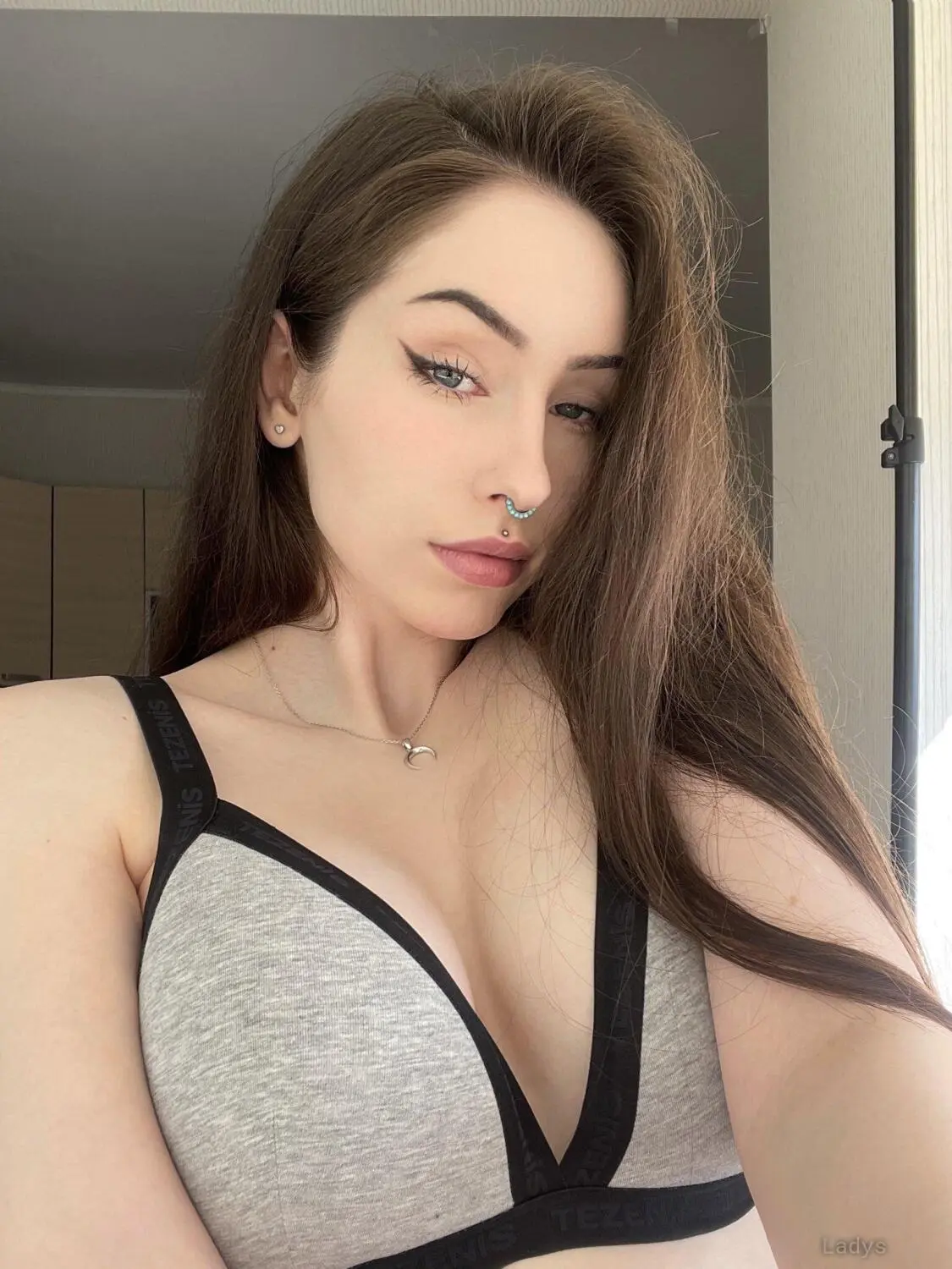 Livia, 24 years old Hamburg escort girl with big tits, height 121 sm, Weight 42 kg