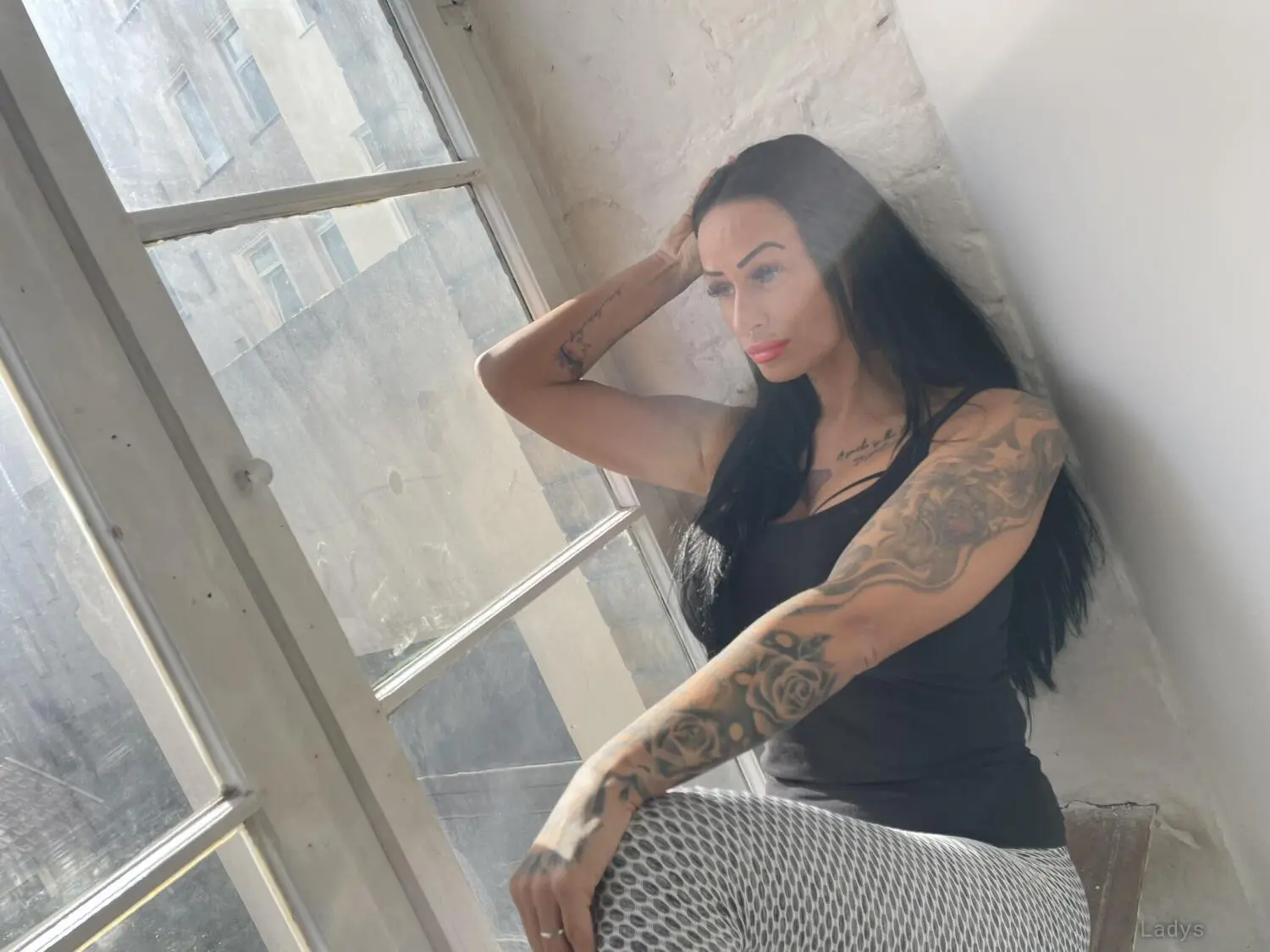 Emjay Rosso, 39 years beautiful nude Hamburg escorts girl, height 170 sm, Weight 52 kg