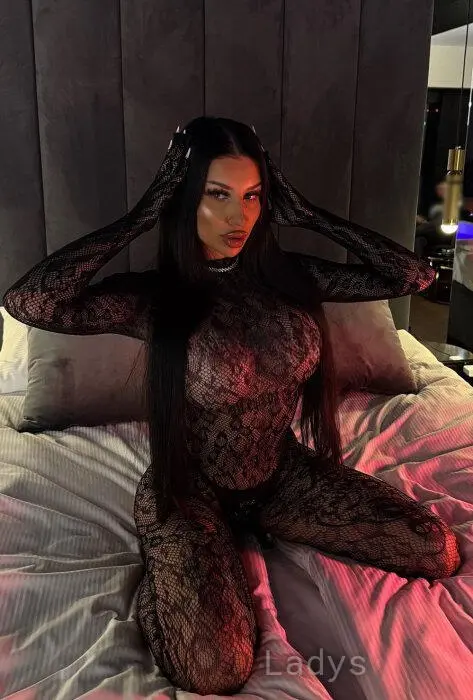 Laura Noir, 23 years beautiful nude Hamburg escorts girl, height 165 sm, Weight 50 kg