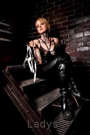 Mary Mad Lane, 34 years beautiful nude Hamburg escorts girl, height 164 sm, Weight 63 kg