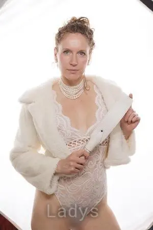 WANDA, 41 years beautiful nude Hamburg escorts girl, height 177 sm, Weight 69 kg