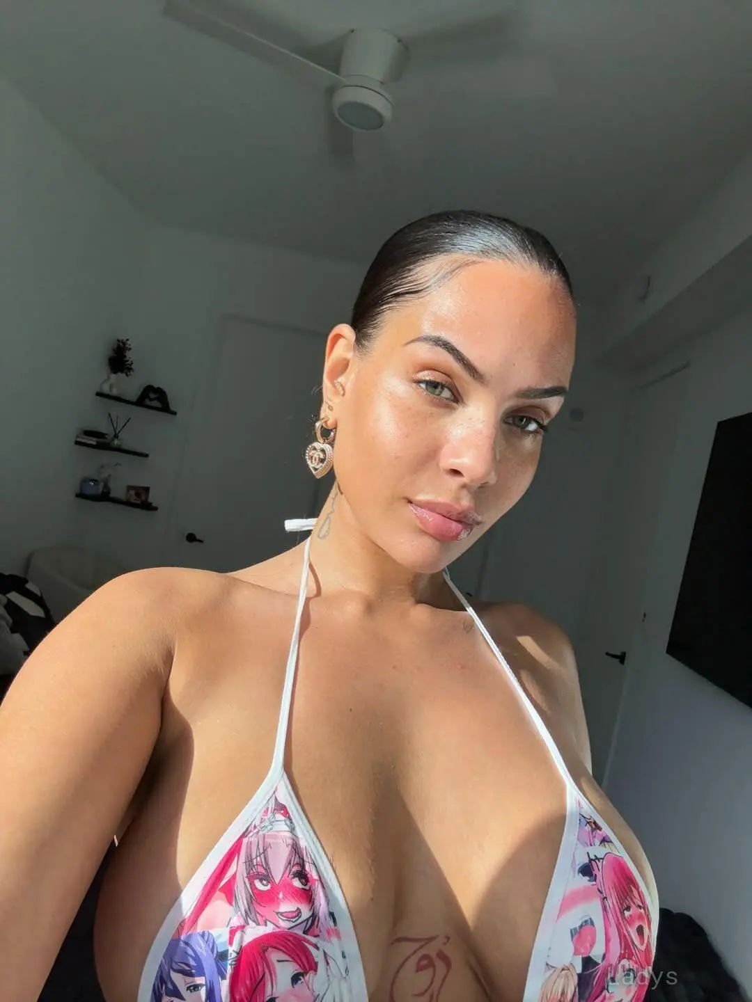 Élora Velvet, 24 years beautiful nude Hannover escorts girl, height 169 sm, Weight 50 kg