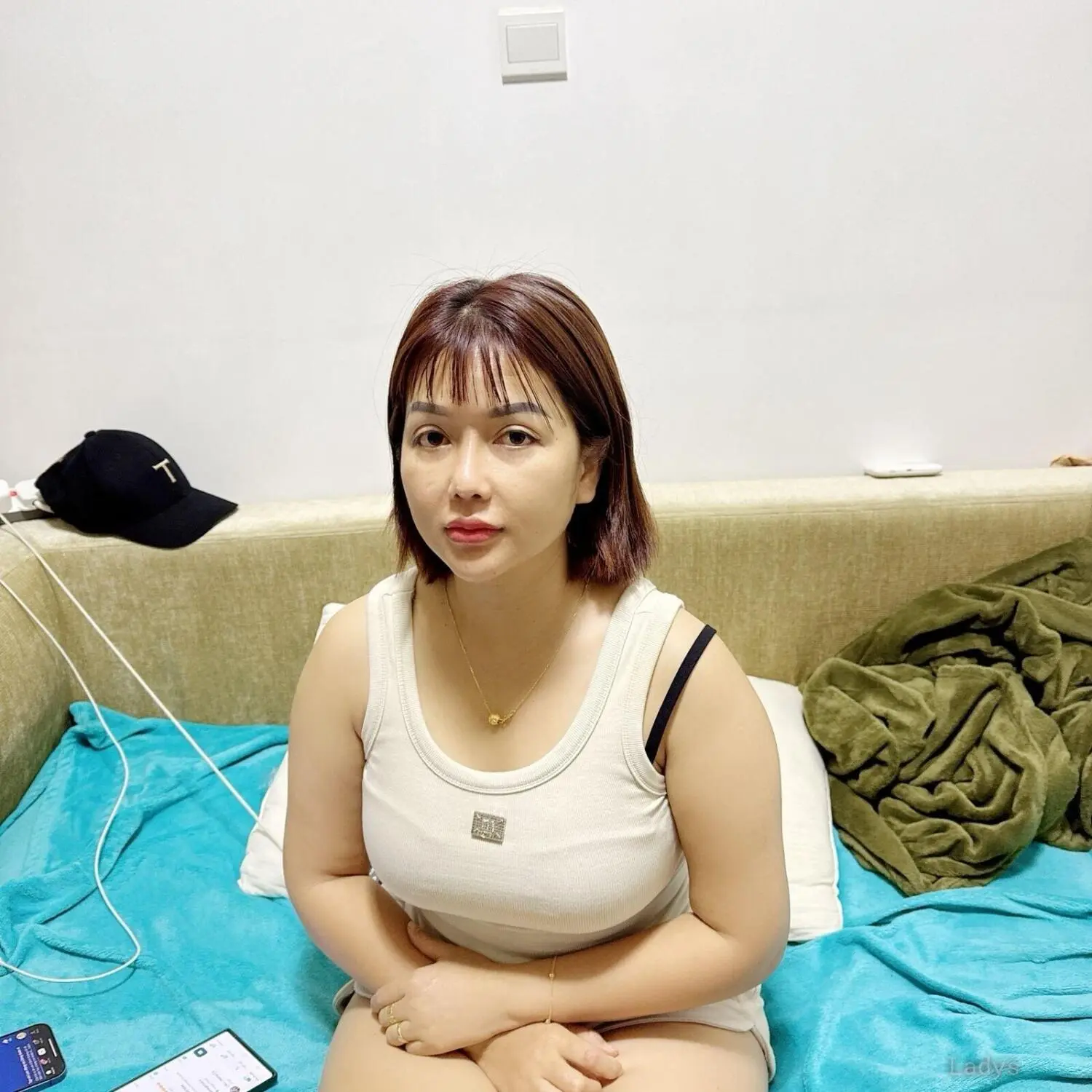 Chery, 22 years old Hanoi escort girl with big tits, height 160 sm, Weight kg
