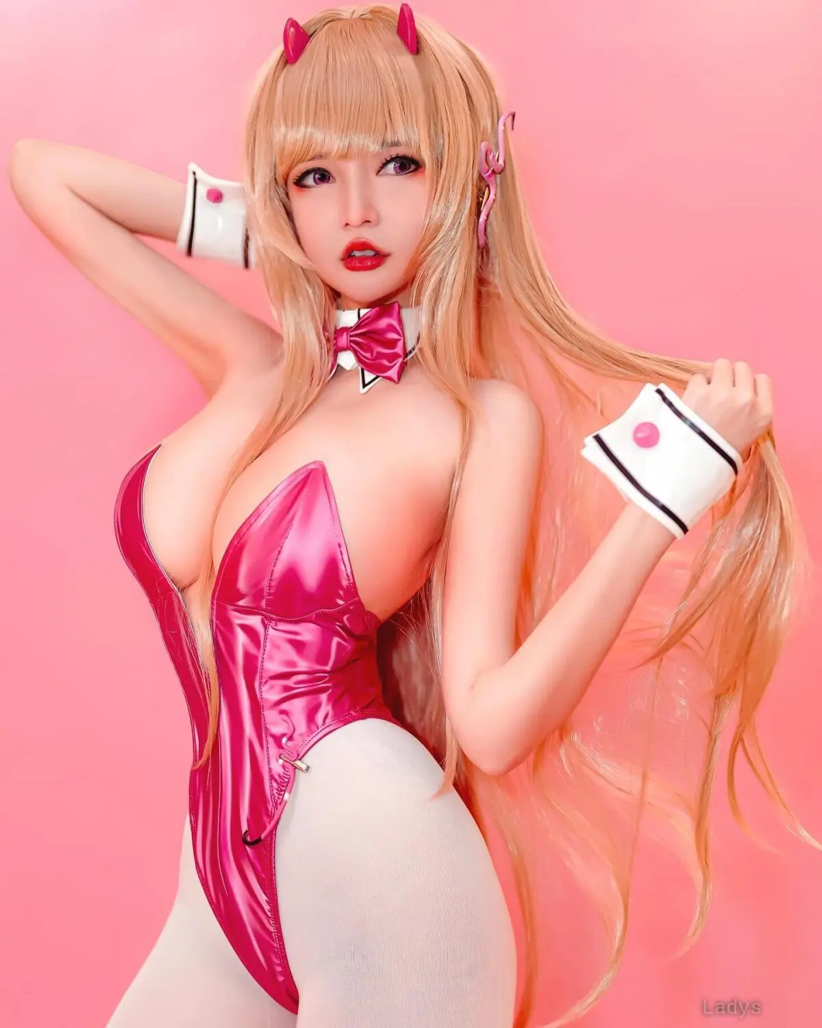 Kỳ Nguyễn, 27 years old Hanoi escort girl with big tits, height 164 sm, Weight 56 kg