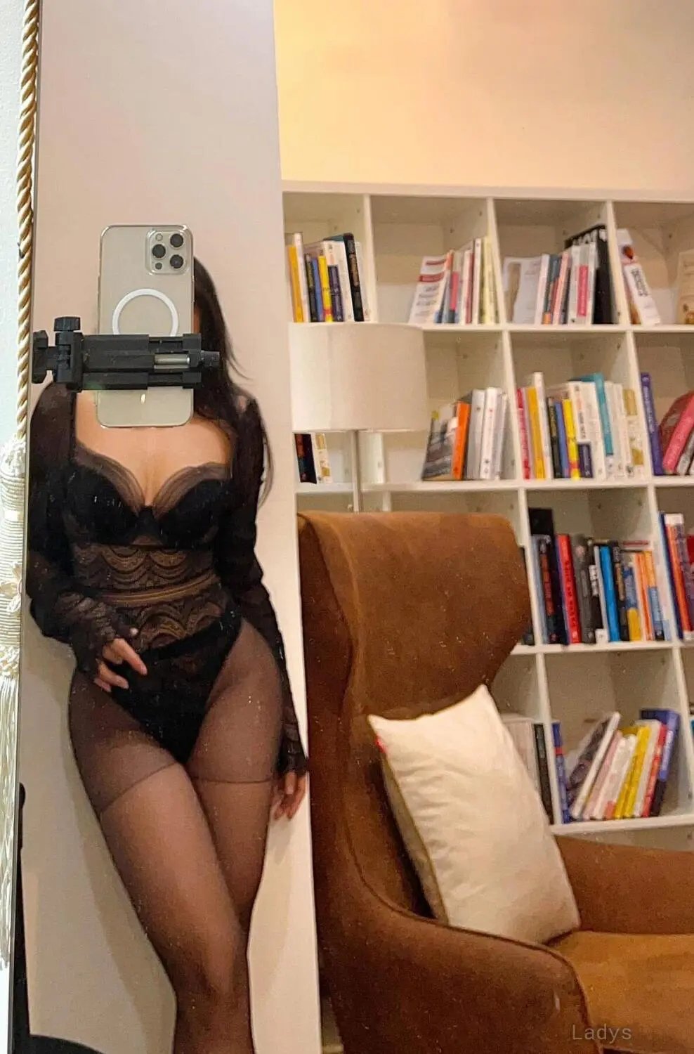 Misa, 29 years old Hanoi escort girl with big tits, height 163 sm, Weight kg