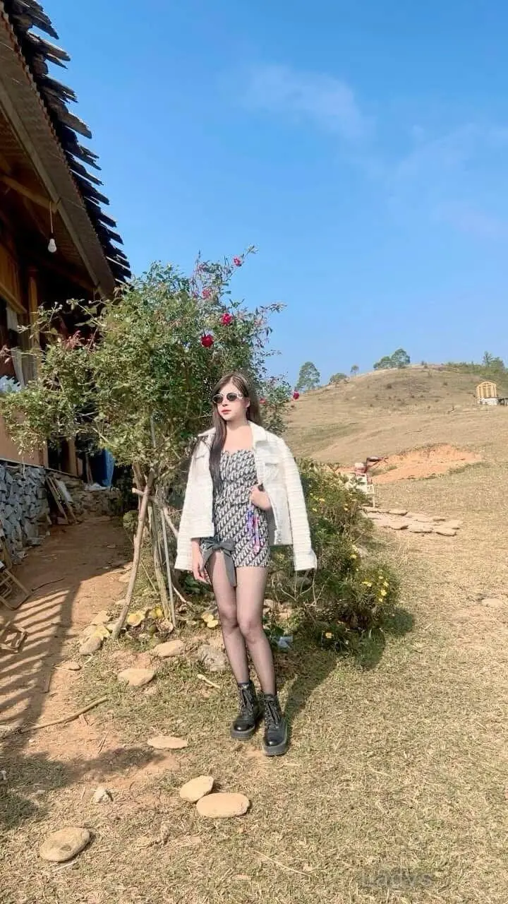 Mita, 22 years old Hanoi escort girl with big tits, height 168 sm, Weight  kg