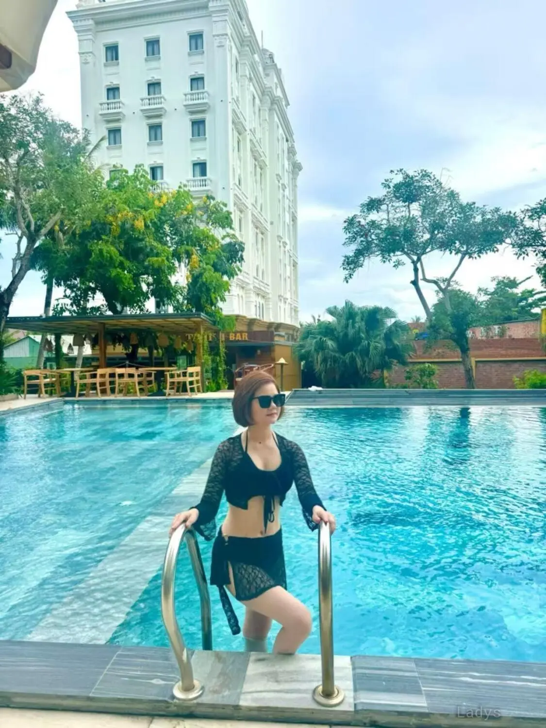 Thuy Van, 25 years old Hanoi escort girl with big tits, height 160 sm, Weight  kg