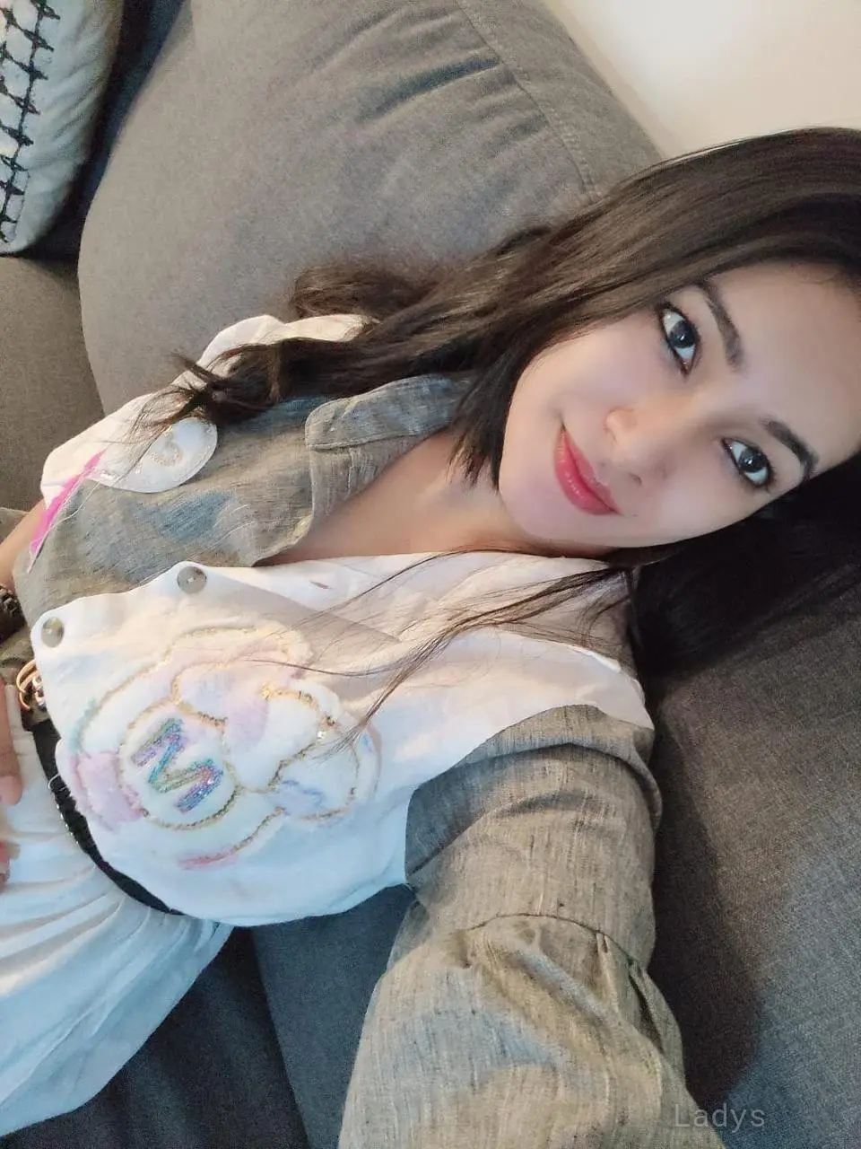 Akshita, 23 years beautiful nude Hanoi escorts girl, height 153 sm, Weight  kg