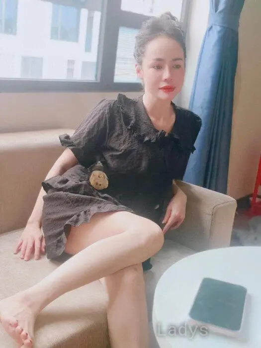 Bibi, 27 years beautiful nude Hanoi escorts girl, height 160 sm, Weight 45 kg