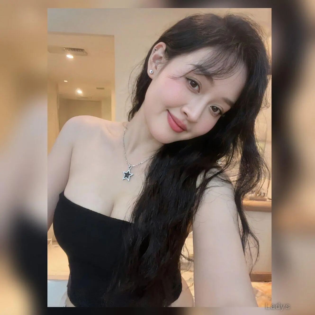Liisa, 24 years beautiful nude Hanoi escorts girl, height 153 sm, Weight kg