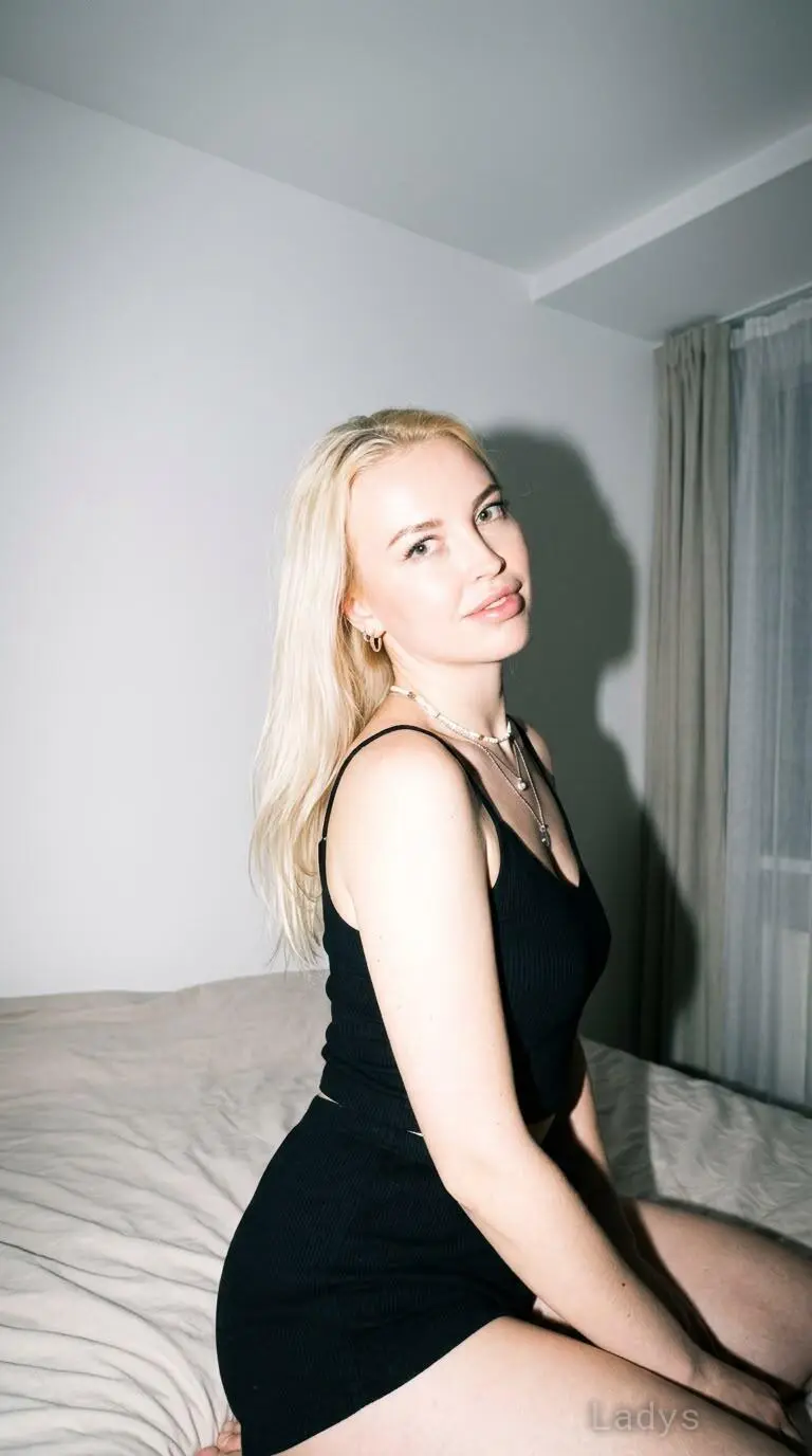 Mila, 28 years beautiful nude Hanoi escorts girl, height 173 sm, Weight 65 kg