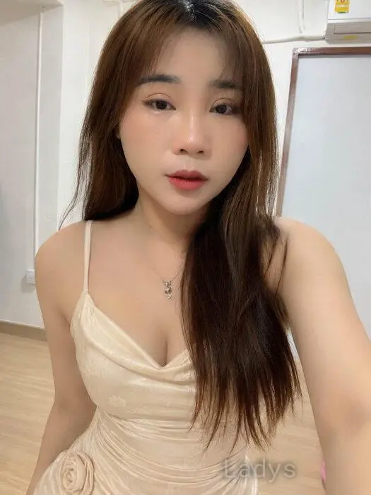 Qkin, 25 years beautiful nude Hanoi escorts girl, height 160 sm, Weight 50 kg