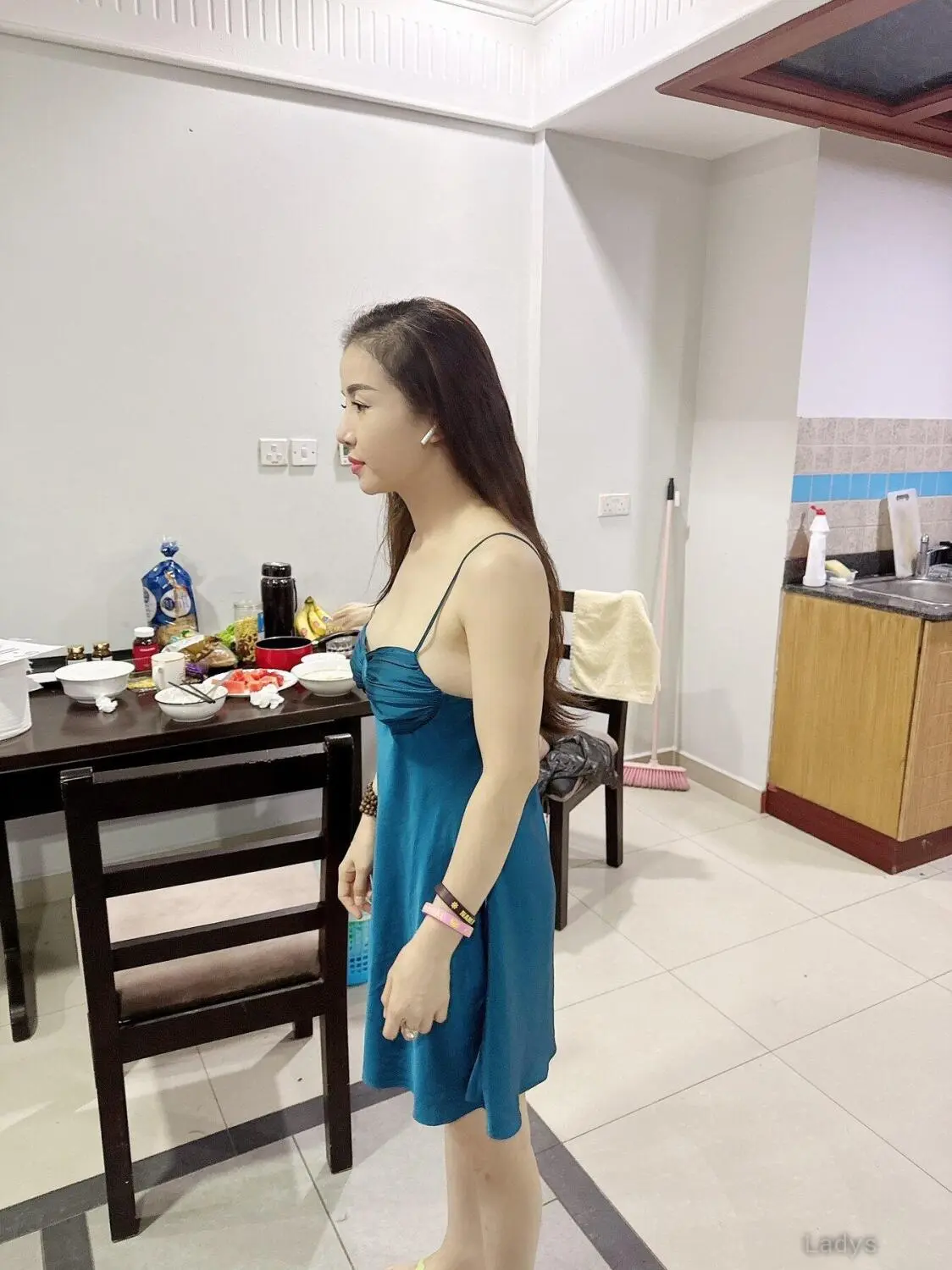 Selina, 23 years beautiful nude Hanoi escorts girl, height 168 sm, Weight  kg
