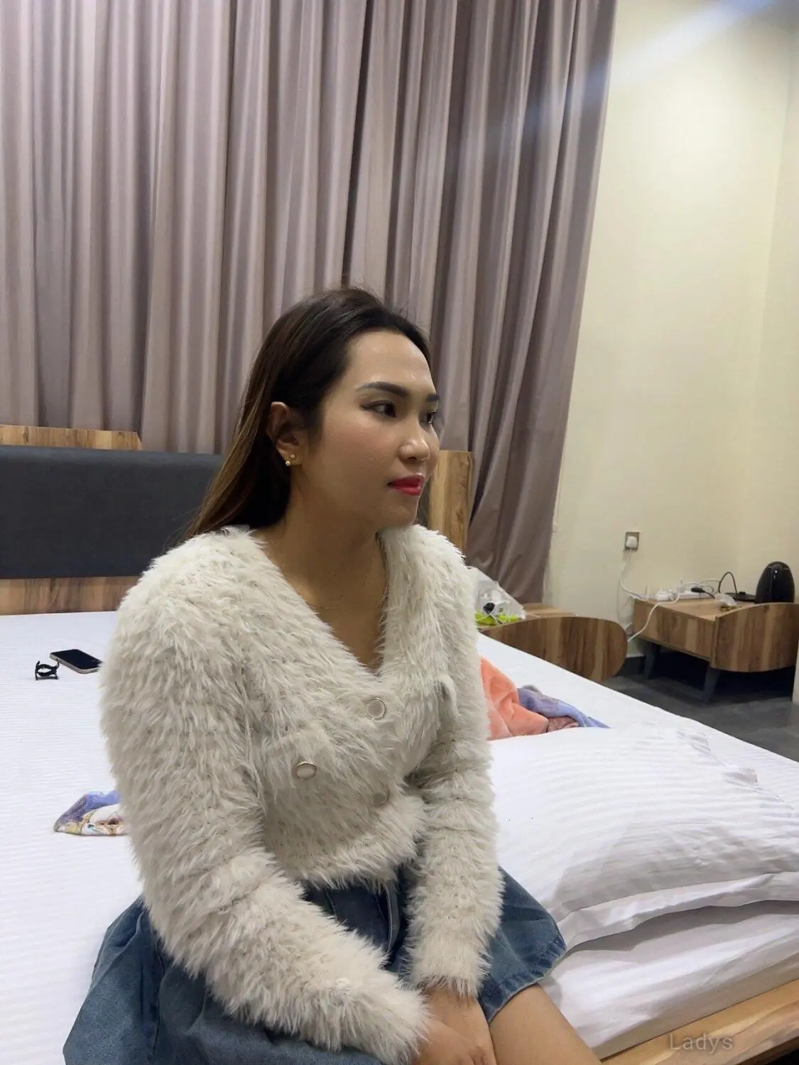 Zina, 22 years beautiful nude Hanoi escorts girl, height 160 sm, Weight kg