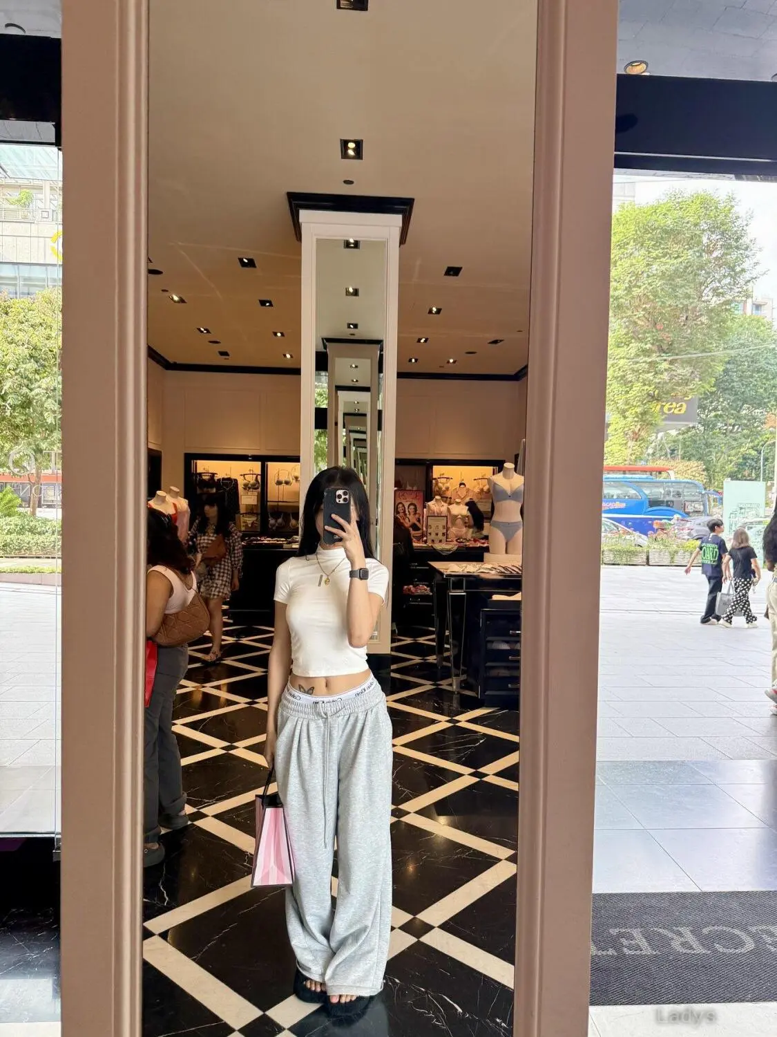 Mitchhhyy, 19 years sexy hot local Hat Yai excorts girl, height 162 sm, Weight kg
