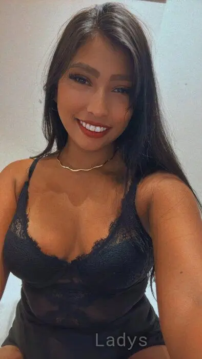 Yasmim, 21 years old Helsinki escort girl with big tits, height 158 sm, Weight 53 kg