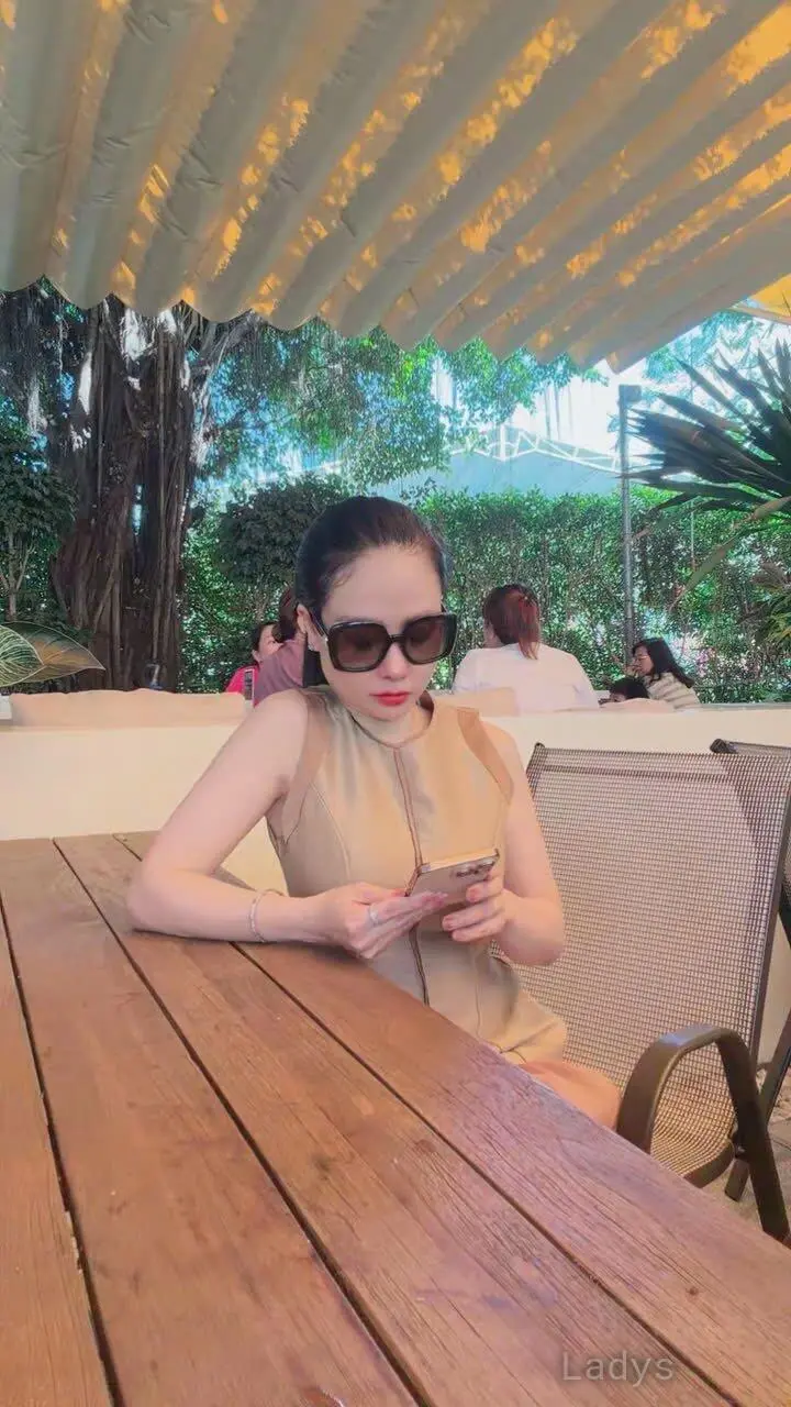 Cherry, 25 years old Ho Chi Minh escort girl with big tits, height 165 sm, Weight kg