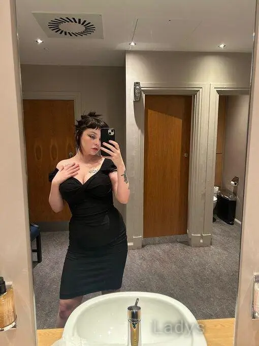 Domina, 28 years old Ho Chi Minh escort girl with big tits, height 168 sm, Weight kg